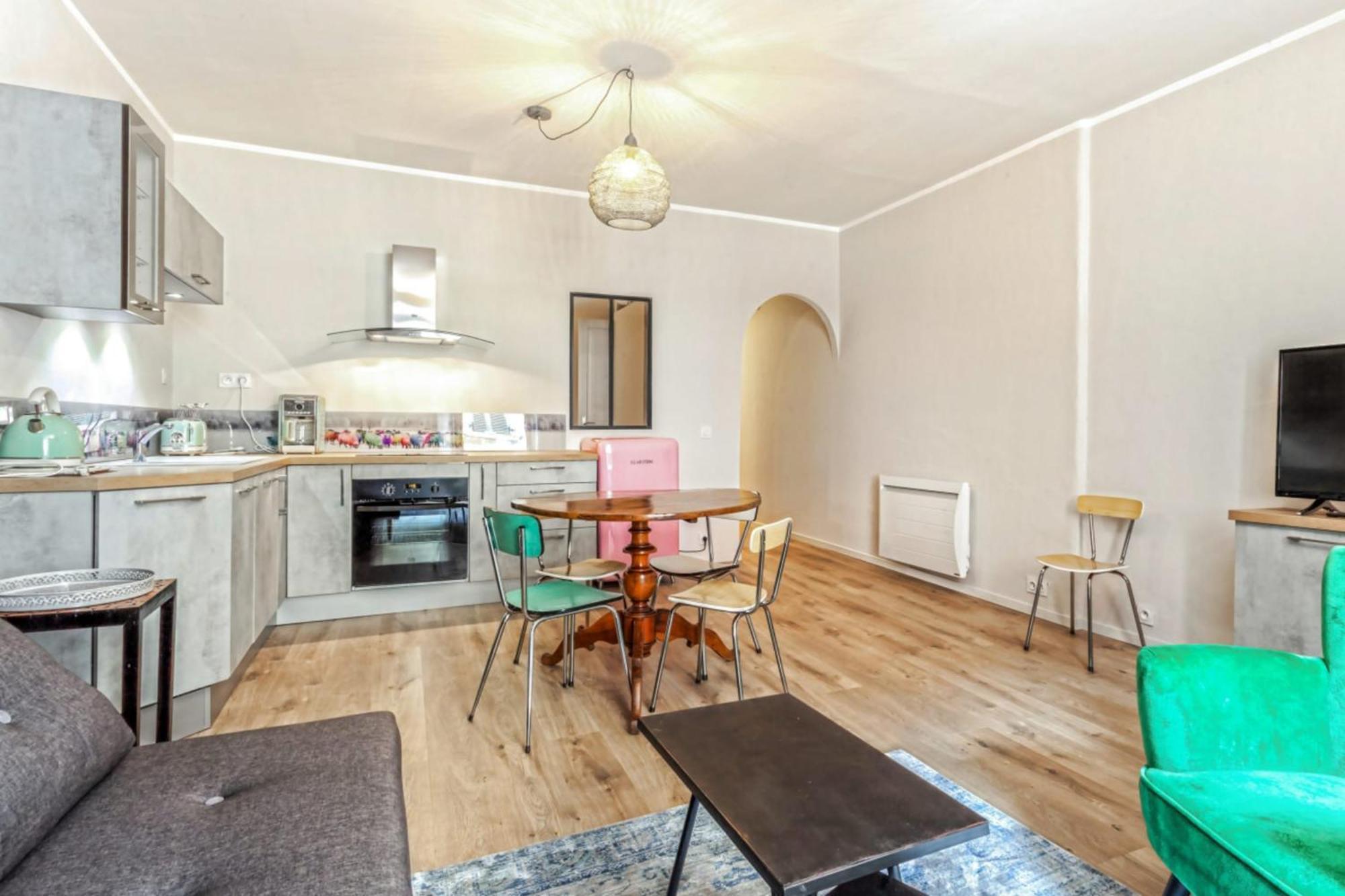 Appartement Sainte Claire Vintage - Welkeys Annecy Bagian luar foto